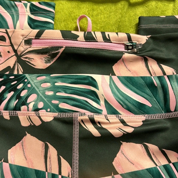 Nike Dri-Fit Women's Printed Botanical Fast Crop Running Legging Sz Small - Picture 5 of 9